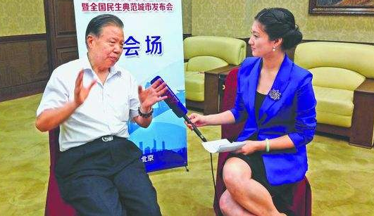 海城市九届人大常委会召开第四次会议