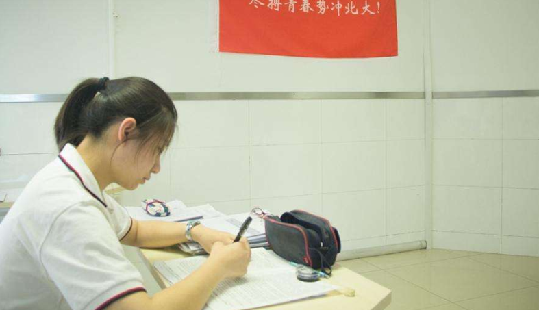 【要闻】劳务市场体验民工求职难 害怕遭遇“黑中介”