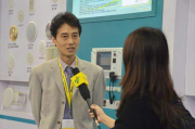 家庭隔离中有堵塞水的工人的消毒和维护