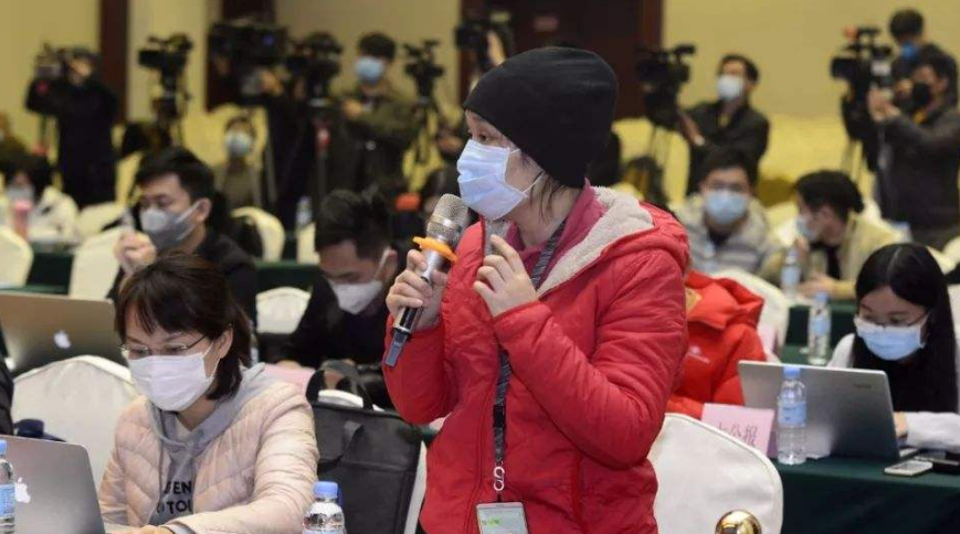 县委县政府召开镇场区经济目标责任状签订会议
