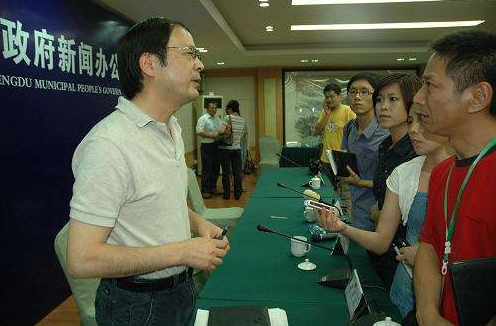 市人大常委会举行座谈会，纪念地方人大常委会成立40周年