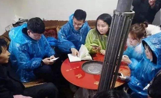 [战胜贫困的决定性战役]住在村子里的村民已经从“外来淘金热”变成了“凤还