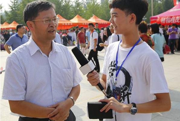 湖南街道机关党支部组织学习习近平总书记在庆祝改革开放40周年大会上的重要