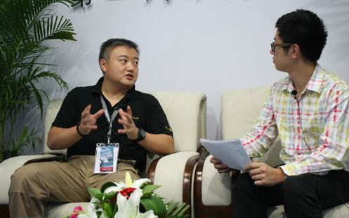 刘广新杨砚秋走访慰问老党员贫困户