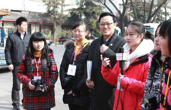 【要闻】张怀旧批刘翔没文化 王军霞为刘辩护遭指责()
